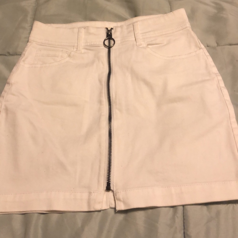 White skirt with zipper detail